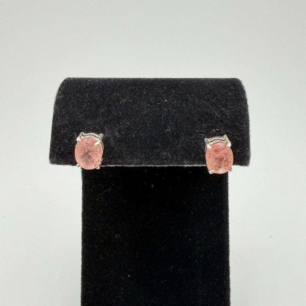 NWOT 6x8mm oval cut faceted‎ Strawberry Quartz stud earrings in sterling silver!
